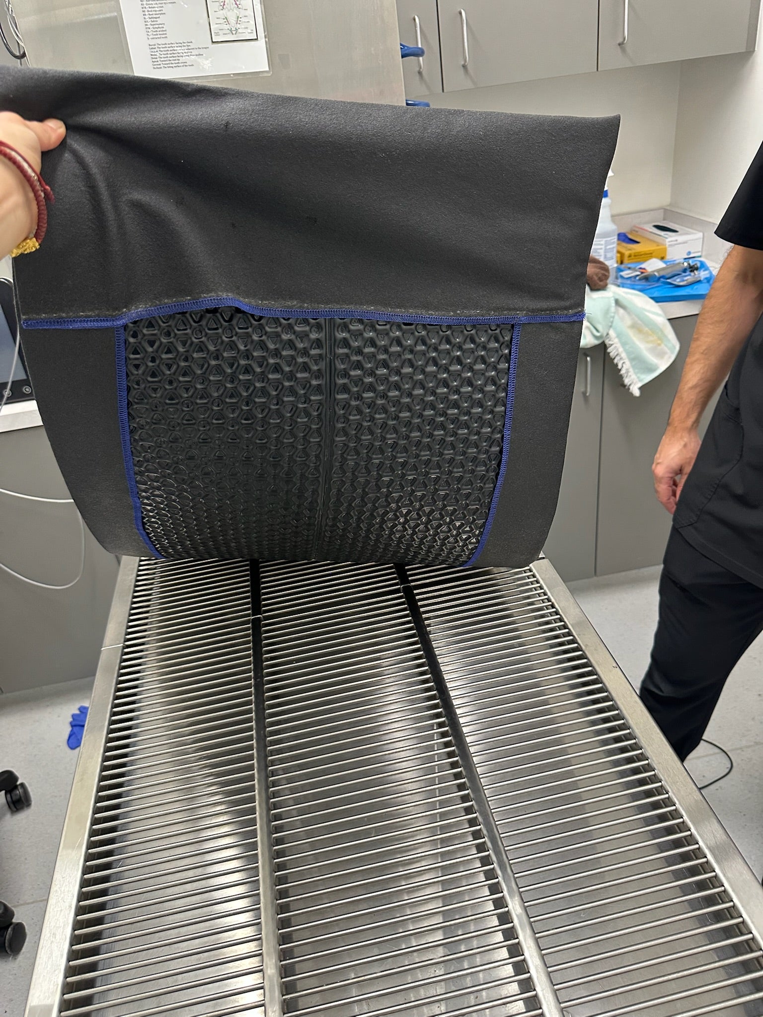 Claw-Proof Veterinary Water Heat Mat Cover with Anti-slip base corners