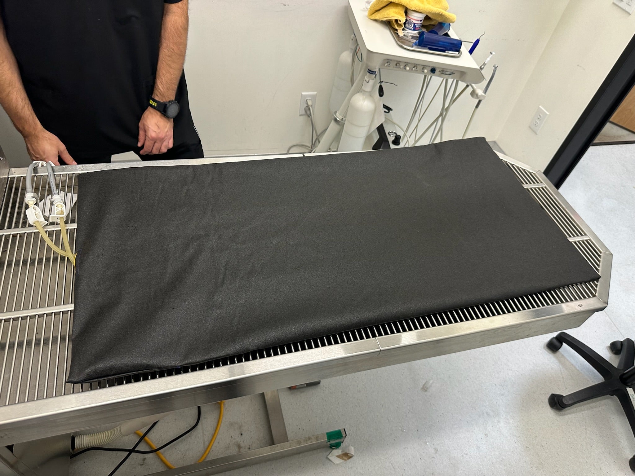 Claw-Proof Veterinary Water Heat Mat Cover with Anti-slip base corners